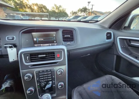 2014 Volvo S60 T5 z USA, uszkodzony, nr VIN YV1612FS5E2296652